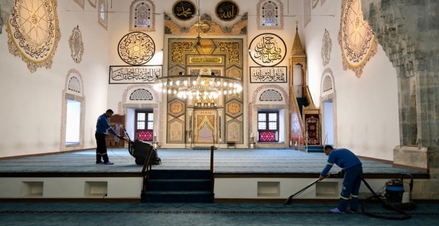 Yıldırım'da Camilere Bayram Temizliği