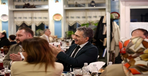 Başkan Şükrü Deviren Meclis Üyeleriyle İftarda Bir Araya Geldi