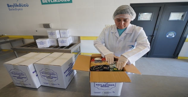 Beylikdüzü Belediyesi Ramazan'da İhtiyaç Sahibi Ailelerin Yanında 