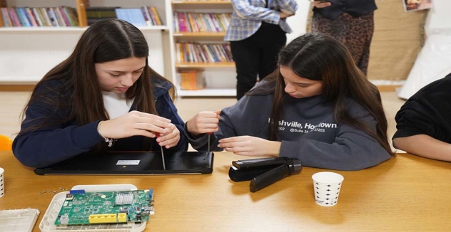 Beylikdüzü'nde Elektronik Atıkların İncelendiği Atölyeler Düzenlendi