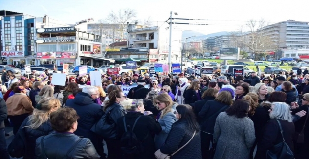 CHP Bursa İl Kadın Kolları'ndan 8 Mart Yürüyüşü ve Basın Açıklaması 