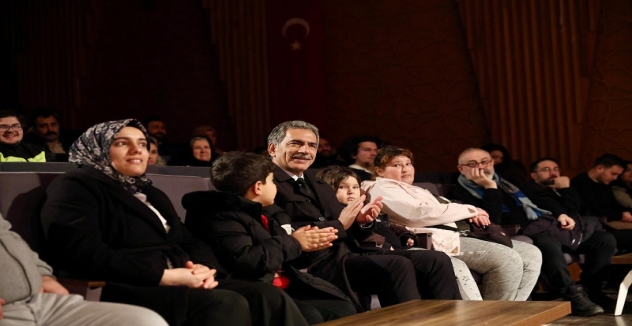 Gemlik’te Ramazan Akşamına Orta Oyunu Renk Kattı