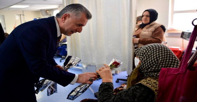 Kanser Haftası’nda Onkoloji Hastalarına Moral Ziyareti