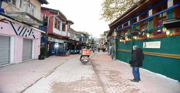 Osmangazi Belediyesi, Arap Şükrü Sokağı’nı Tarihi Kimliğine Kavuşturuyor