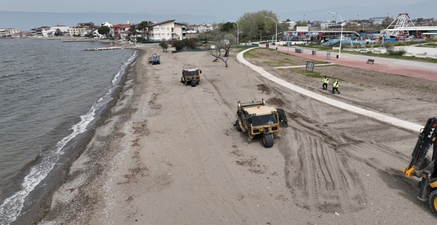 Plajlar Yaza Hazır Hale Getiriliyor