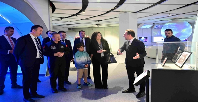 Türkiye’nin İlk Astronotu Gezeravcı, GUHEM’de Uzay Yolculuğunu Anlattı 