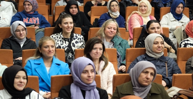 Yıldırım Belediyesi Doğal Tedavi Uzmanı Ayten  Dide  Uzunlar'ı  Yıldırımlılarla Buluşturdu.