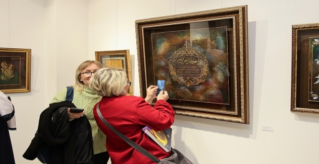 ‘Zer-i Nab’ Tezhip Sergisi Bursa’da Ziyarete Açıldı