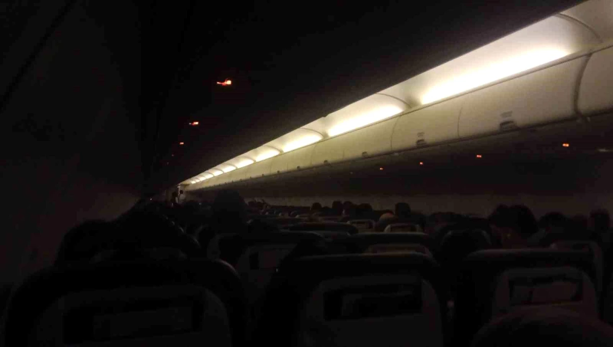 Havada panik anları! Türbülansa giren uçaktaki yolcular çığlık çığlığa kaldı