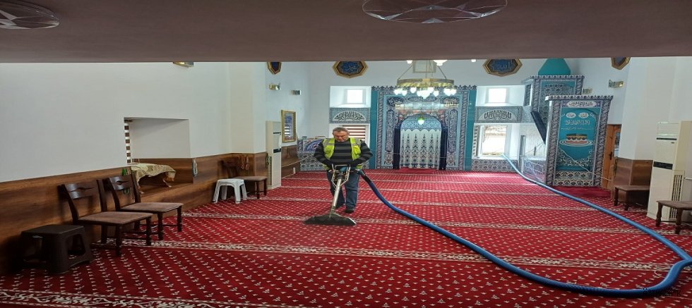 Balkanlardaki Camilerde Ramazan Temizliği