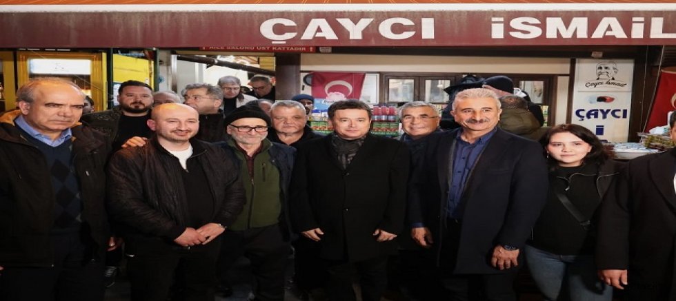 Başkan Erkan Aydın Abdal Meydanı’nda Vatandaşlarla Sahur Yaptı