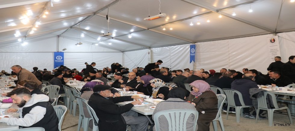 BEKSİAD Her İftar Yüzlerce Misafirini Ağırlıyor