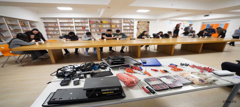 Beylikdüzü'nde Elektronik Atıkların İncelendiği Atölyeler Düzenlendi