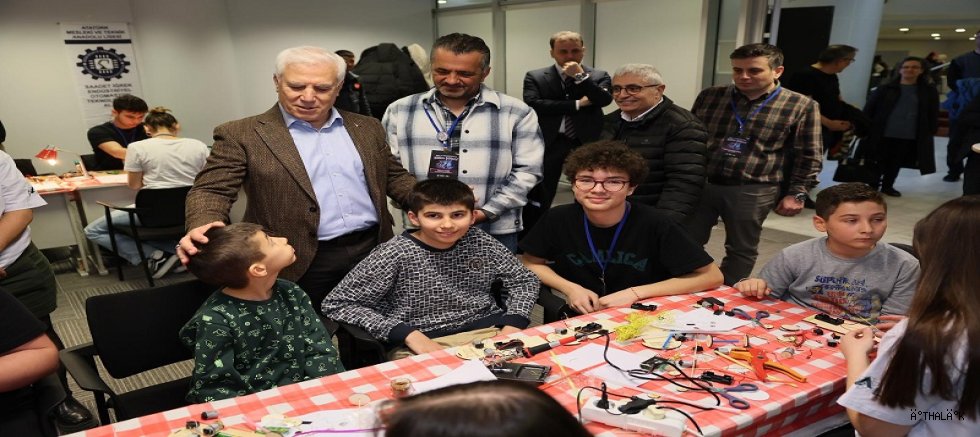 Bursa'da Gençler Bilimle Buluştu