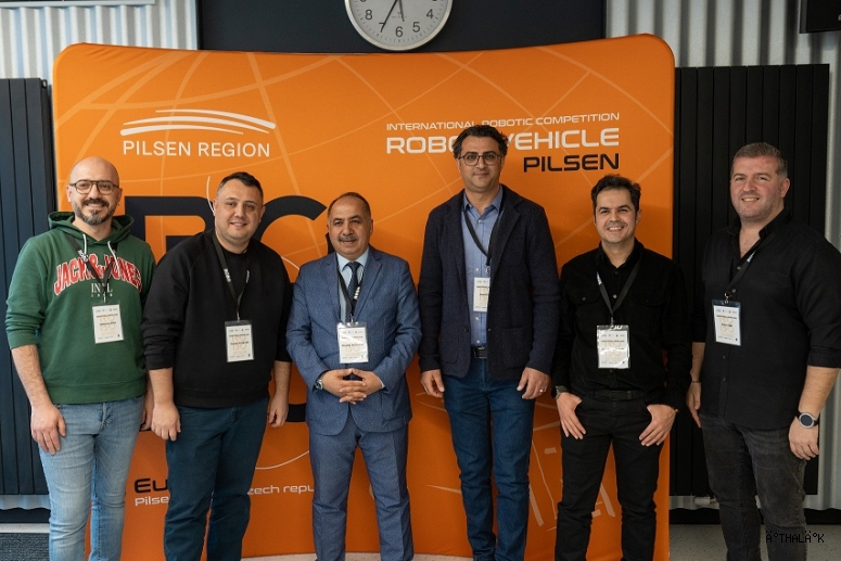 Bursalı Öğrencilerden Çekya’da Robotik Başarısı 