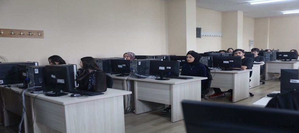 Büyükşehir’den Üniversitelilerin Gelişimine Destek
