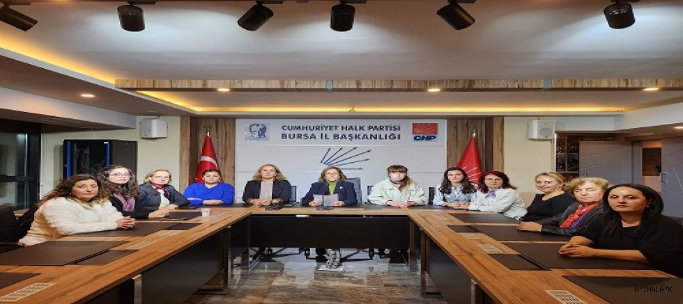 CHP'li Kadınlardan 20 Kasım Çocuk Günün 'de AKP İktidarına Tepki 