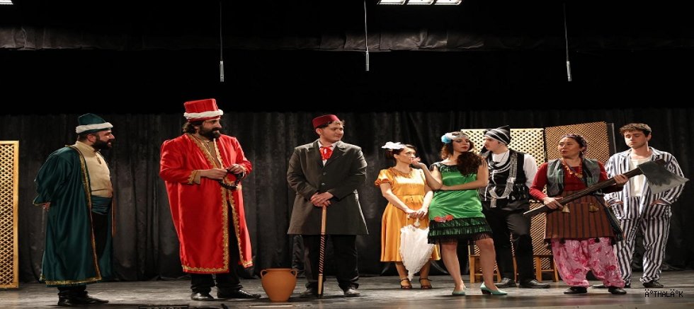 Gemlik’te Ramazan Akşamına Orta Oyunu Renk Kattı