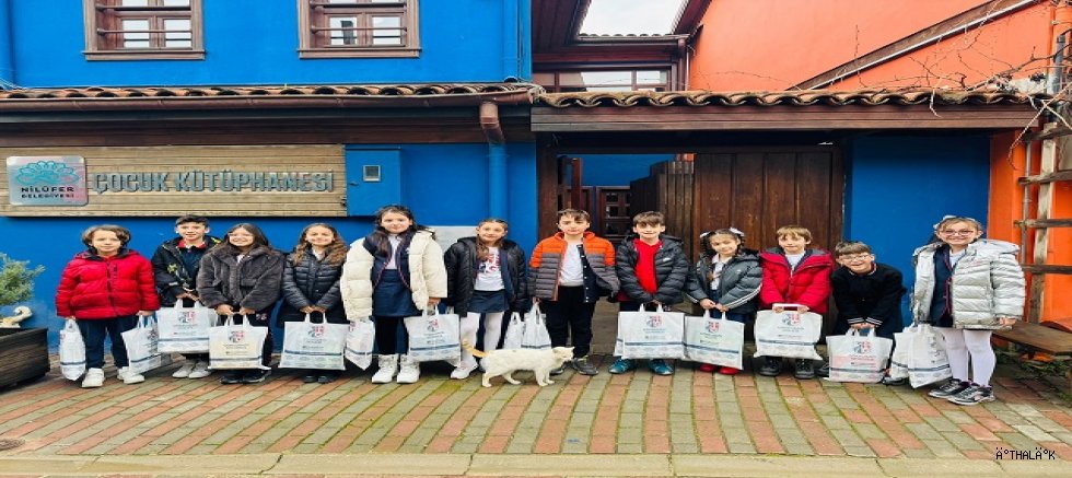 Gökkuşağı Koleji'nden Kitap Bağışı