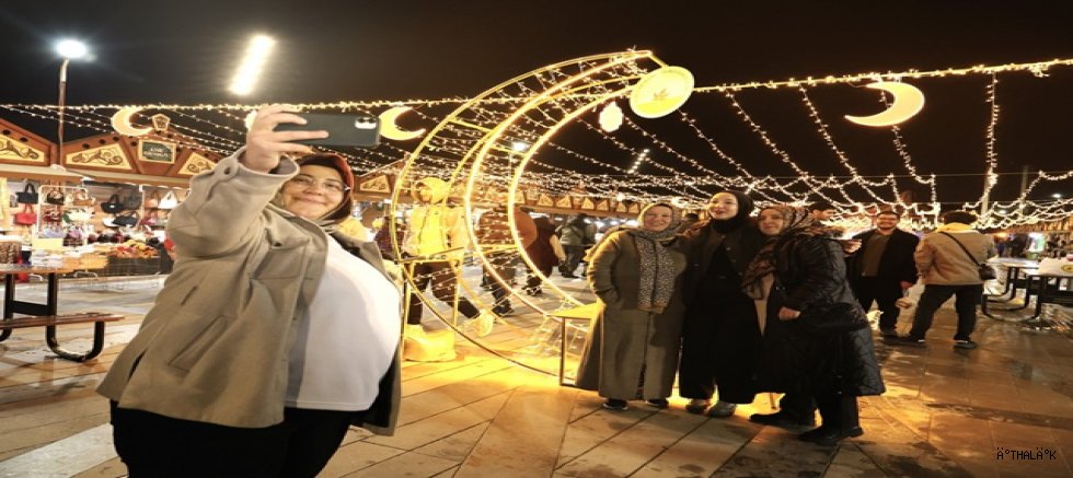 Hacivat İle Karagöz Gölge Oyunu İzleyiciden Tam Not Aldı