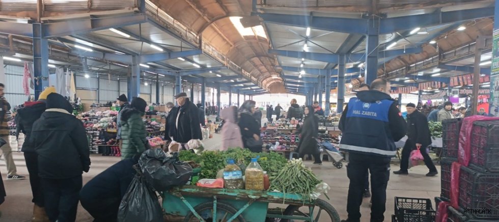 Karacabey'de Hal Müdürlüğü 2025'te Tarım Ticaretine Yön verdi