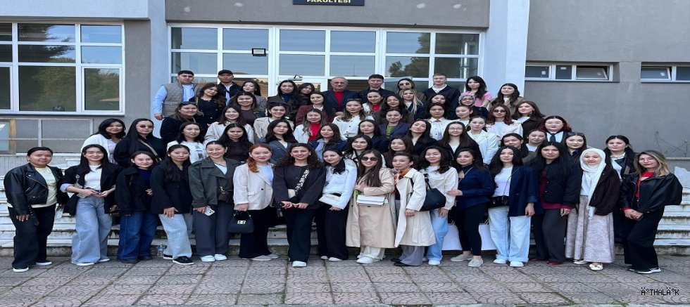 Kazak Lisansüstü Öğrencileri BUÜ’yü İnceledi