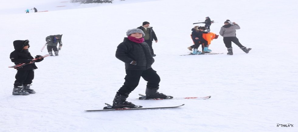 Osmangazi Belediyesi’nden Çocuklara Uludağ’da Kayak Sürprizi