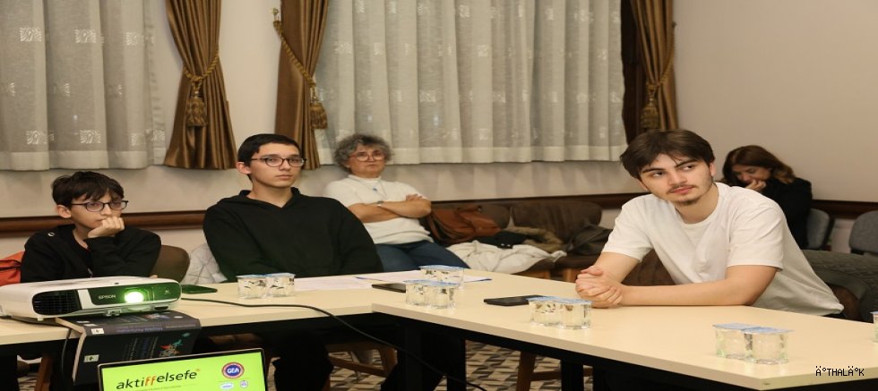 Osmangazi Belediyesi’nden Gençlere Eleştirel Düşünce Atölyesi