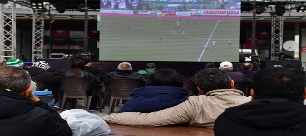 Osmangazi Meydanı’nda Bursaspor Coşkusu Yaşandı