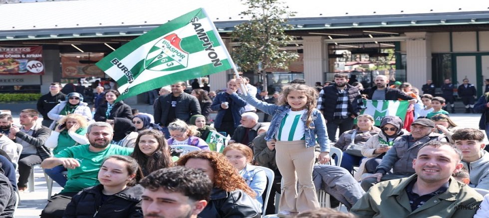 Osmangazi Meydanı’nda Bursaspor Coşkusu Zirve Yaptı