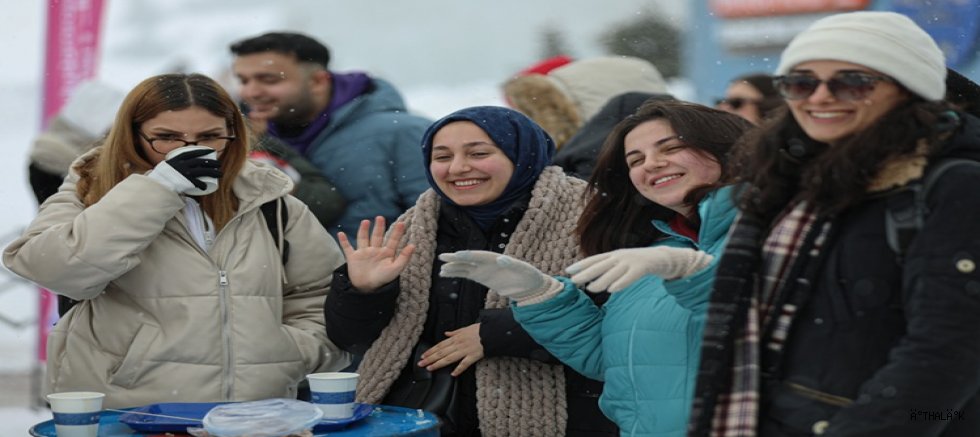 Uludağ Zirvesinde 'Gençlik Buluşması'