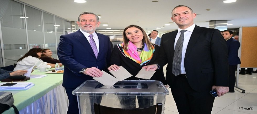 UTİB'te Bayrağı İhsan İpeker Devraldı