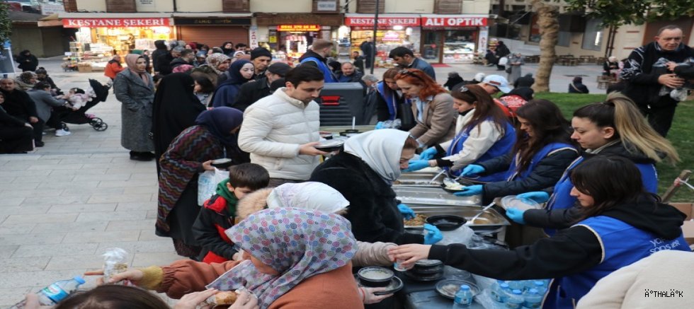 YASAV'dan Ulucami Bahçesinde İftar Geleneği