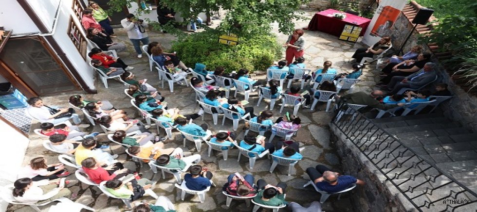 Yazar Karamuti Misi Yazıevi’nde Öğrencilerle Söyleşi Yaptı