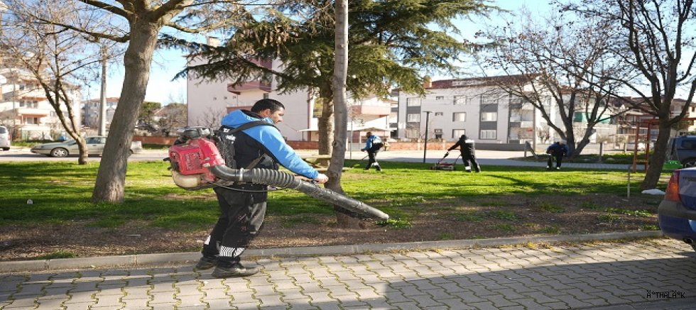 Yenişehir 'de Bayram Mesaisi : Şehir Bayrama Hazır!