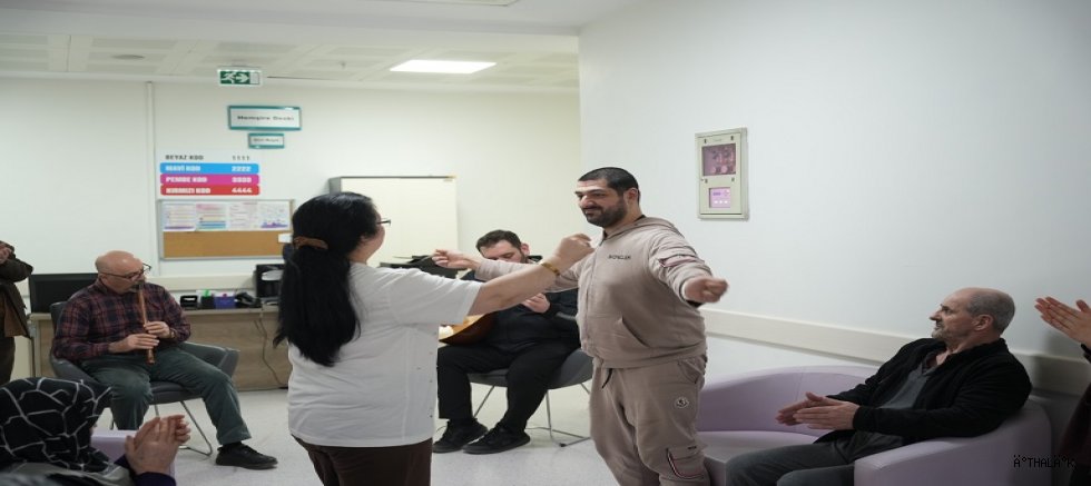 Yenişehir'de Hastalara Moral Konseri