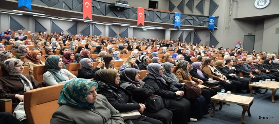 Yıldırım Belediyesi Doğal Tedavi Uzmanı Ayten  Dide  Uzunlar'ı  Yıldırımlılarla Buluşturdu.