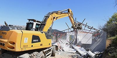 25 Kaçak Yapı Yıkıldı