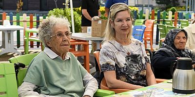 Alzheimer Hastaları İçin Anneler Günü Kutlaması