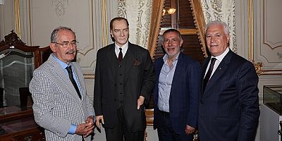 Atatürk’ün Balmumu heykeli, Hünkâr Köşkü’nde Sergileniyor