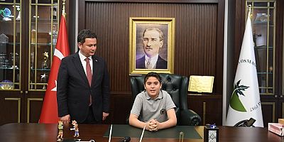  -	Başkan Aydın Koltuğunu Çocuklara Bıraktı