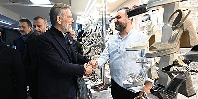 Başkan Burkay Tarihi Çarşı’da Esnafla Buluştu