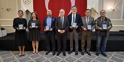 Bursa Barosu'ndan 25 Yıllık Avukatlara Plaket