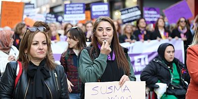 Bursa’da Binlerce Kadın Şiddetsiz Bir Yaşam, Adalet ve Eşitlik İçin Yürüdü 