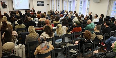 Bursa'da Felsefe Söyleşisine Yoğun İlgi