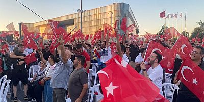 Bursa’da Milli Heyecan Dev Ekranda Yaşandı