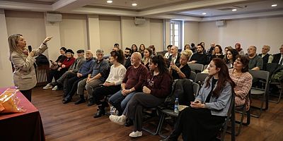 Bursa'da Sanat ve Düşüncenin Işığında Sevgi Konuşuldu