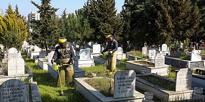 Bursa'da Şehitlik ve Mezarlıklar Bayrama Hazır