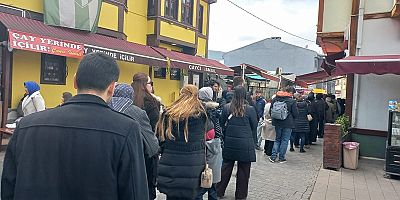 Bursa'nın Meşhur Lezzeti İçin Günün Her Saatinde Kuyruğa Giriyorlar