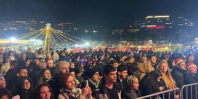 Bursa Yeni Yıl Meydanı’nda yılbaşı coşkusu